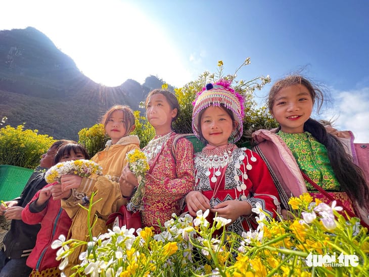 Bạn trẻ dân tộc Hà Giang (Theo ban tuyên Giáo Tuyên Quang) - Vẻ đẹp thiên nhiên và văn hóa đặc sắc của Hà Giang (Tuyên Quang)