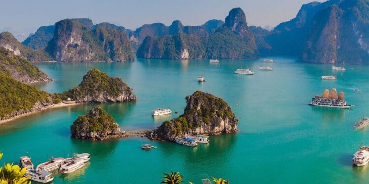 Việt Nam: Đất Nước và Con Người Qua Góc Nhìn Văn Hóa, Lịch Sử và Hiện Đại