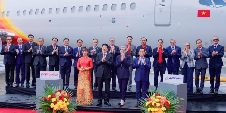 Chủ tịch nước Lương Cường chứng kiến Vietjet nhận bàn giao tàu bay Boeing đầu tiên