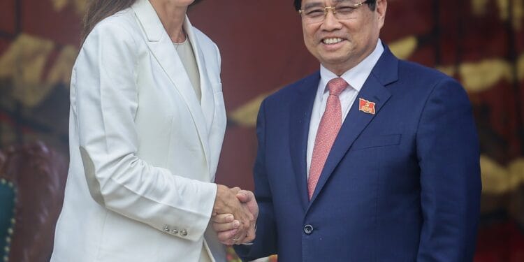 Thủ tướng Phạm Minh Chính tiếp Giám đốc điều hành GE Vernova tại Hà Nội