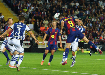 Barcelona ngược dòng đánh bại Real Sociedad: Lewandowski ghi bàn quyết định