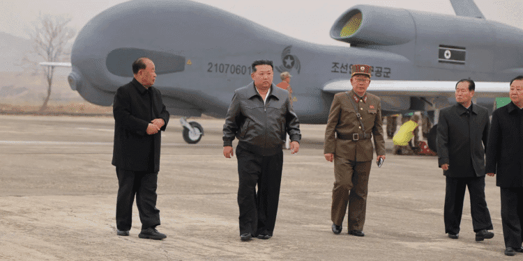 Triều Tiên thử nghiệm UAV tích hợp trí tuệ nhân tạo dưới sự giám sát của Kim Jong Un