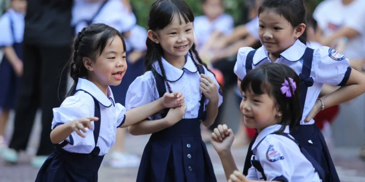 Tranh luận nóng quanh chuyện đồng phục