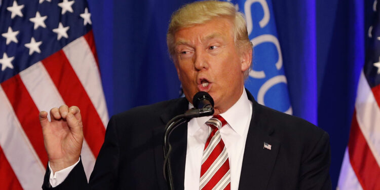 Mỹ đe dọa cắt viện trợ và áp thuế với Colombia: Donald Trump gọi Tổng thống Petro là “lãnh đạo ma túy bất hợp pháp”.