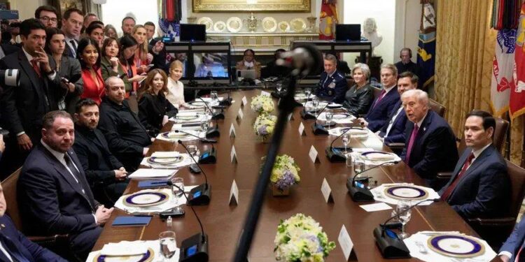 Tổng thống Donald Trump tiếp ông Zelensky tại Nhà Trắng, bàn về tên lửa Tomahawk và hòa bình Ukraine.