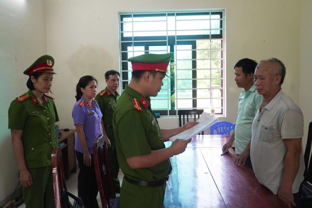 khởi tố bị can và bắt tạm giam Phan Văn Phòng