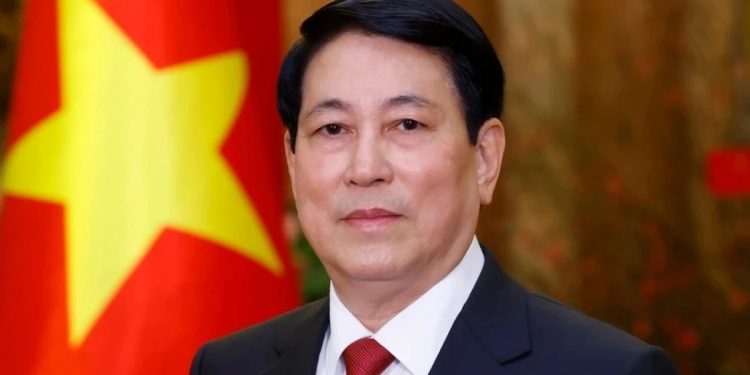 Chủ tịch nước Lương Cường lên đường dự Tuần lễ Cấp cao APEC 32 và thăm chính thức Hàn Quốc