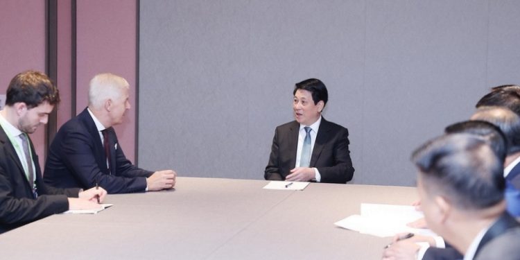 Chủ tịch nước Lương Cường tiếp các tập đoàn lớn tại APEC 2025 – Mở rộng hợp tác đầu tư, y học, thương mại, và phát triển bền vững