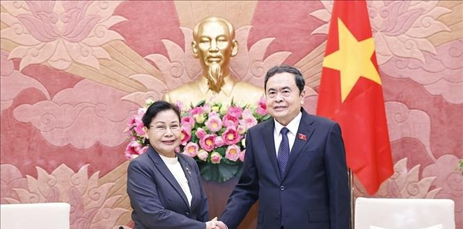 Chủ tịch Quốc hội Trần Thanh Mẫn tiếp Chánh án Tòa án nhân dân Tối cao Lào Viengthong Siphandon