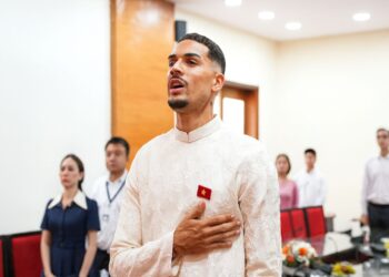 Đỗ Hoàng Hên chính thức trở thành công dân Việt Nam — Cầu thủ nhập tịch mở ra chương mới cho bóng đá Việt”