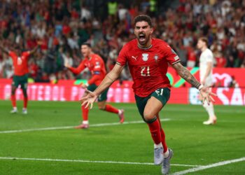 Video Bồ Đào Nha thắng nghẹt thở trước Ireland: Rúben Neves ghi bàn phút bù giờ cứu thua cho Seleção
