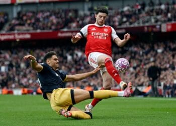 🏆 Arsenal 2-0 West Ham: Rice và Saka giúp Pháo thủ lên đỉnh Ngoại hạng Anh