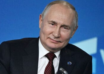 Putin đáp trả Trump gọi Nga là “hổ giấy”: Lời mỉa mai hay dấu hiệu căng thẳng mới?