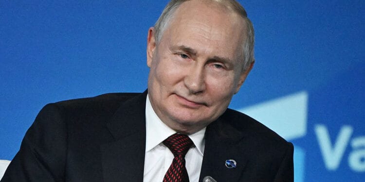 Putin đáp trả Trump gọi Nga là “hổ giấy”: Lời mỉa mai hay dấu hiệu căng thẳng mới?