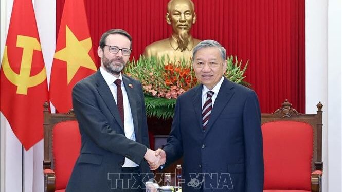 Tổng Bí thư Tô Lâm tiếp Đại sứ Anh Iain Frew: Thúc đẩy Đối tác Chiến lược Việt Nam – Anh phát triển toàn diện.