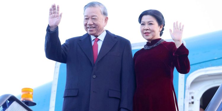 Tổng Bí thư Tô Lâm và Phu nhân đến London, bắt đầu chuyến thăm chính thức Anh