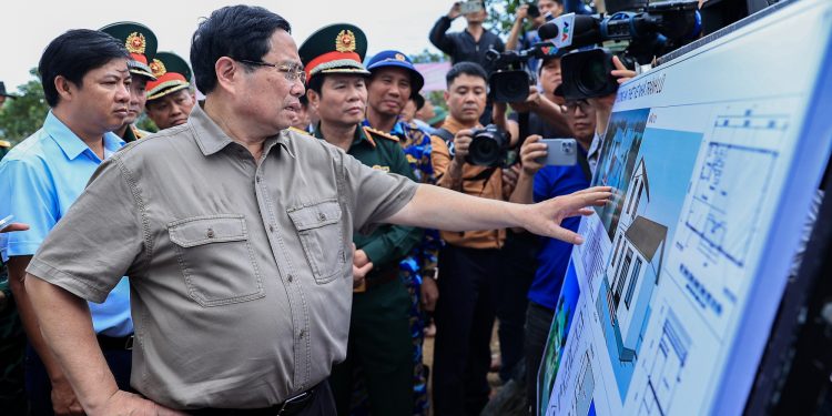 🇻🇳 “Chiến dịch Quang Trung” thần tốc dựng lại nhà cho đồng bào vùng thiên tai