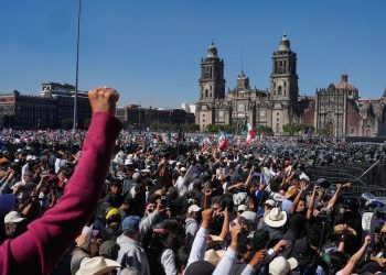Hàng ngàn người tại Mexico City xuống đường phản đối bạo lực và tham nhũng sau vụ sát hại thị trưởng Carlos Manzo