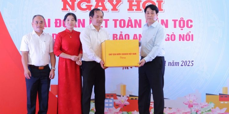 Chủ tịch nước Lương Cường dự Ngày hội Đại đoàn kết toàn dân tộc tại Đà Nẵng