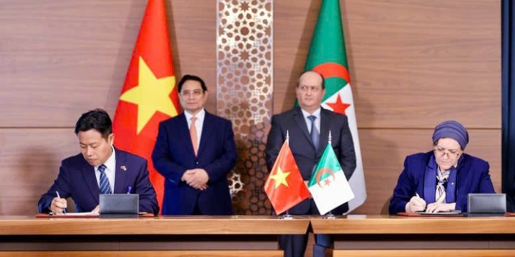Việt Nam – Algeria ký kết Hiệp định hợp tác giáo dục nhân chuyến thăm của Thủ tướng Phạm Minh Chính