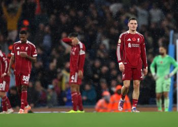 Video Man City 3-0 Liverpool: “Cơn bão xanh” cuốn phăng The Kop khỏi đường đua.