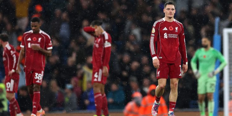 Video Man City 3-0 Liverpool: “Cơn bão xanh” cuốn phăng The Kop khỏi đường đua.