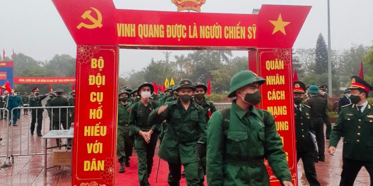 Con đi nghĩa vụ quân sự, bố mẹ được hưởng quyền lợi gì?