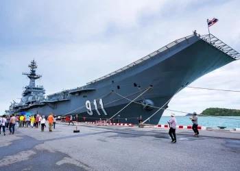 Thái Lan đặt tàu sân bay HTMS Chakri Naruebet vào tình trạng sẵn sàng tác chiến