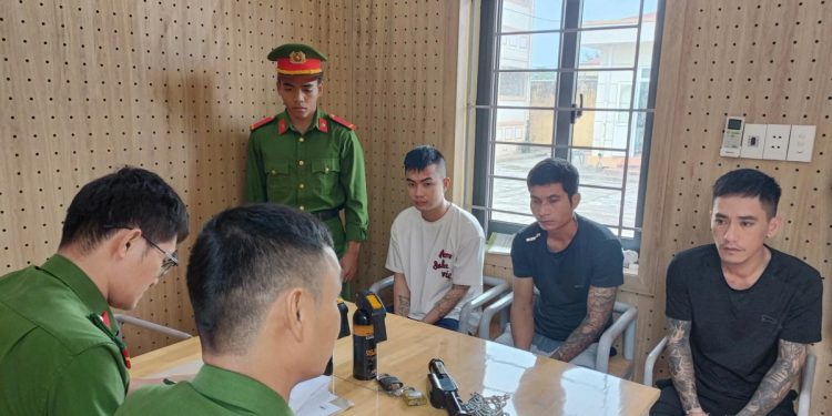 Đắk Lắk: Khởi tố, bắt tạm giam 3 đối tượng đánh đập, xịt hơi cay, xích chân nữ nhân viên quán karaoke