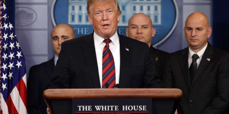 Donald Trump đe dọa can thiệp quân sự vào Nigeria vì cáo buộc “giết người theo đạo”