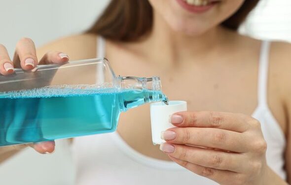 5 sai lầm khi dùng nước súc miệng khiến nhiều người vô tình làm hại răng miệng