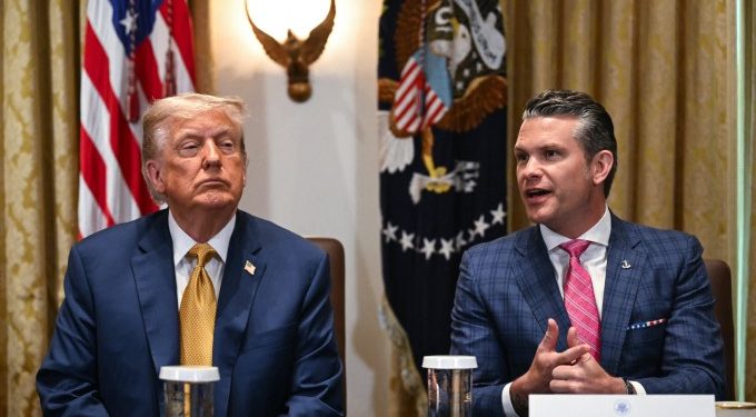 Bộ trưởng Quốc phòng Mỹ bị tố ra lệnh “tiêu diệt toàn bộ”: Chính quyền Trump lao vào tâm bão pháp lý