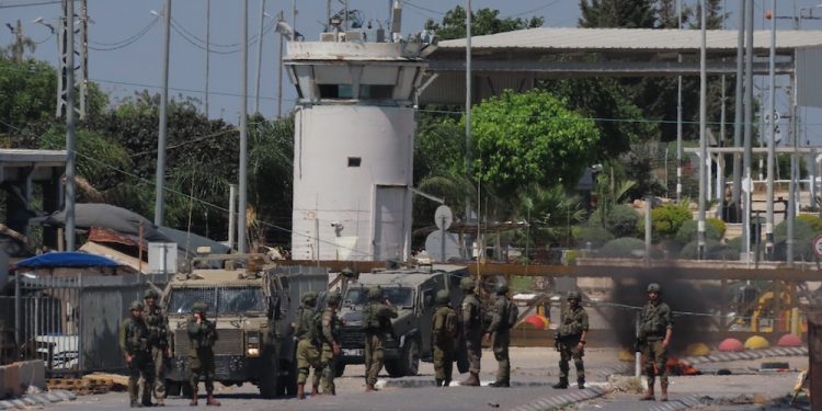 Nóng: Quân đội Israel nổ súng liên tiếp tại Bờ Tây và Gaza, nhiều người thương vong