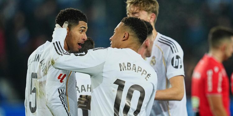 Video – Real Madrid “ăn tươi nuốt sống” Alaves trên sân khách: Mbappe gánh đội, bám đuổi Barcelona