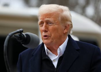 Ông Trump nói “hòa bình Ukraine chưa rõ ràng” sau cuộc gặp kín tại Kremlin