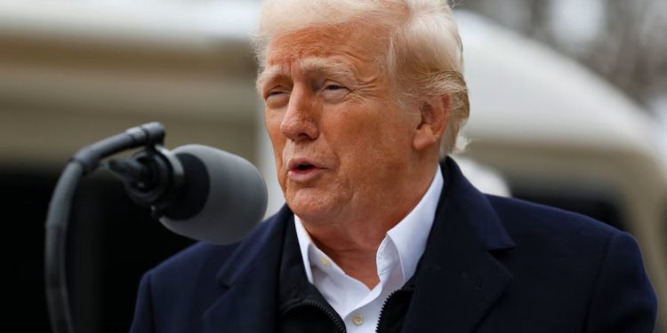 Ông Trump nói “hòa bình Ukraine chưa rõ ràng” sau cuộc gặp kín tại Kremlin