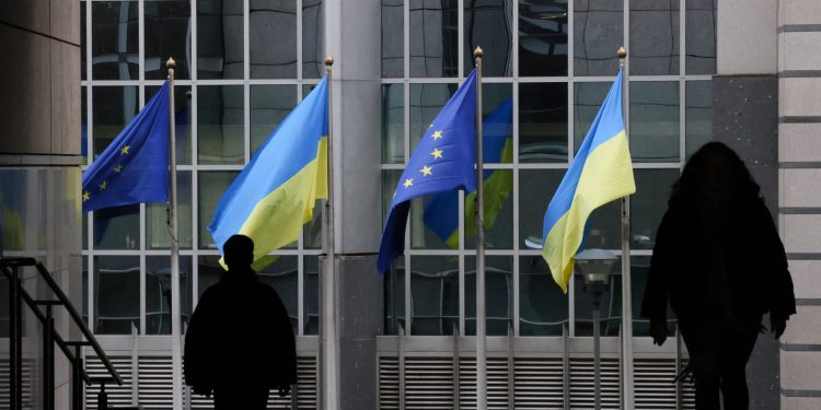 Hỗ trợ Ukraine bằng tài sản Nga đóng băng: Tranh luận nóng trong EU và NATO