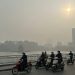 Không khí Hà Nội xấu trở lại sáng 16/12: Lọt nhóm ô nhiễm cao thế giới, người dân cần đề phòng
