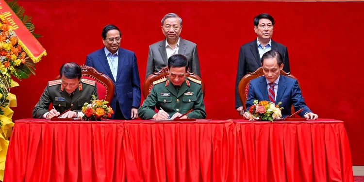 Bộ Quốc phòng, Bộ Công an và Bộ Ngoại giao ký Quy chế phối hợp công tác, nâng tầm gắn kết chiến lược