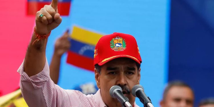 Căng thẳng Mỹ–Venezuela bùng nóng: Tổng thống Maduro tuyên bố không bao giờ phản bội nhân dân
