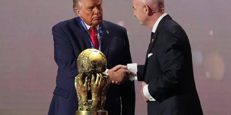 Donald Trump được trao Giải Hòa bình FIFA nhân lễ bốc thăm World Cup 2026 tại Mỹ