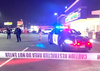 Bàng hoàng vụ xả súng ở California: 14 người trúng đạn, nghi phạm vẫn ngoài vòng pháp luật