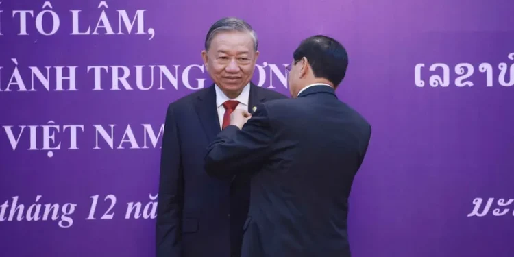 Tổng Bí thư Tô Lâm chia sẻ vinh dự và xúc động khi nhận Huân chương Vàng Quốc gia của Lào