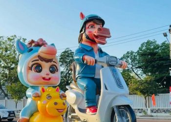 Linh vật ngựa “hệ chill” tại Quy Nhơn gây bão mạng xã hội: Khi sự uy nghi nhường chỗ cho vẻ đáng yêu