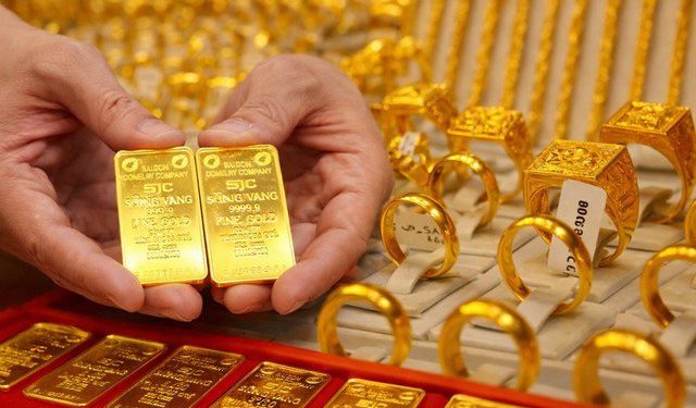 Giá vàng hôm nay 15/3: Vàng SJC và vàng nhẫn đồng loạt “bốc hơi” hơn 2 triệu đồng/lượng