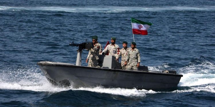 Eo biển Hormuz: “Nút thắt” siết chặt đàm phán Mỹ – Iran, phơi bày rạn nứt nội bộ Tehran
