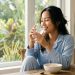Uống nước ngay sau khi thức dậy: Nghi thức “vàng” cho sức khỏe và sắc đẹp