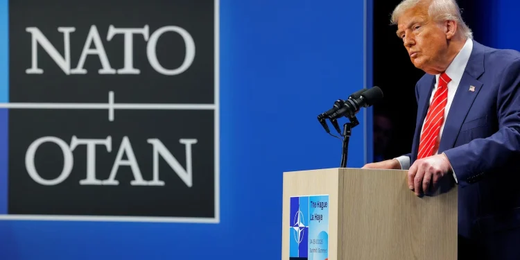Ý định rút Mỹ khỏi NATO của ông Trump: Quyền lực Tổng thống có vượt qua được rào cản pháp lý?