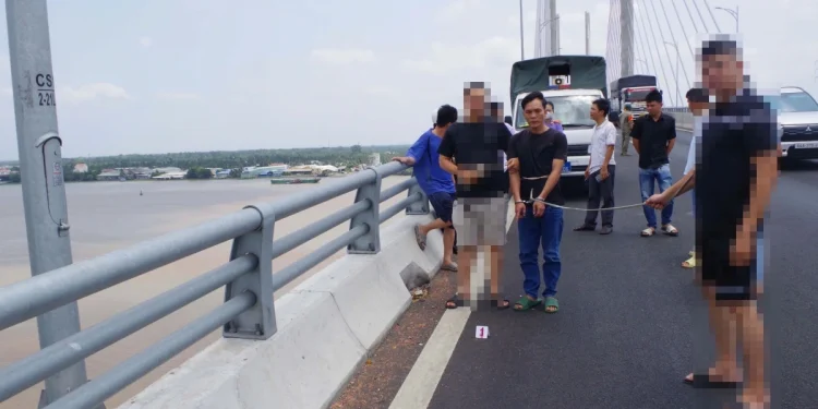 Đồng Tháp: Bắt giữ đối tượng có 4 tiền án, gây ra vụ cướp táo tợn trên cầu Rạch Miễu 2